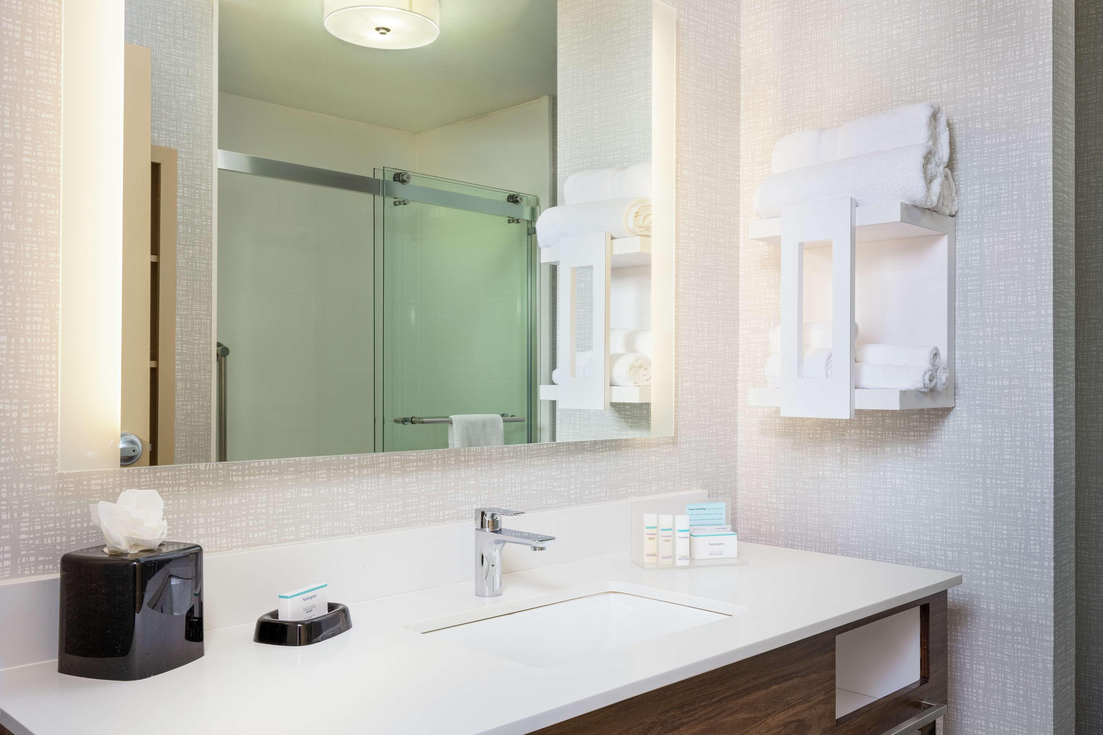 Newly Renovated Hampton Inn Omaha West Lakeside Kültér fotó