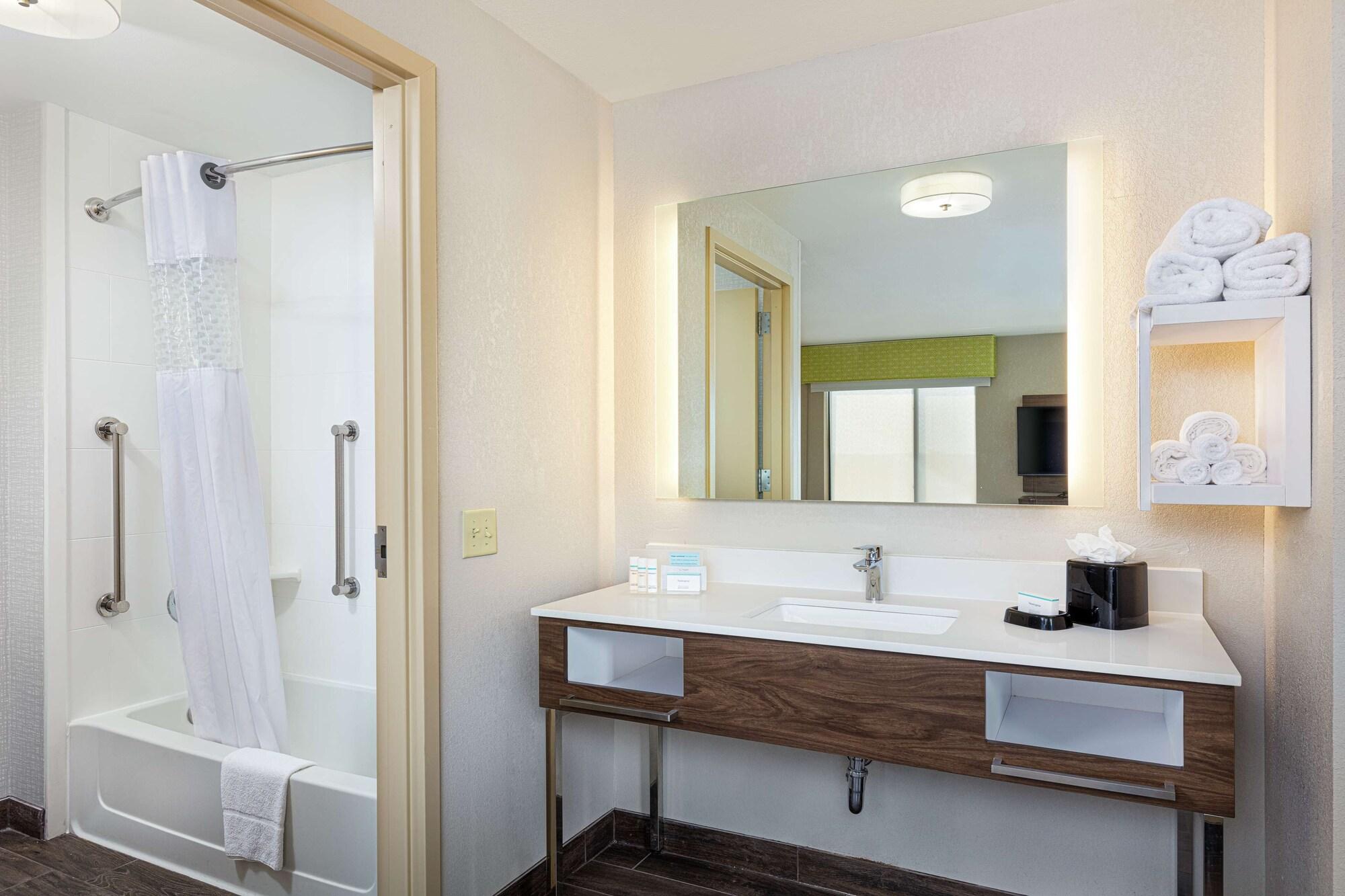 Newly Renovated Hampton Inn Omaha West Lakeside Kültér fotó