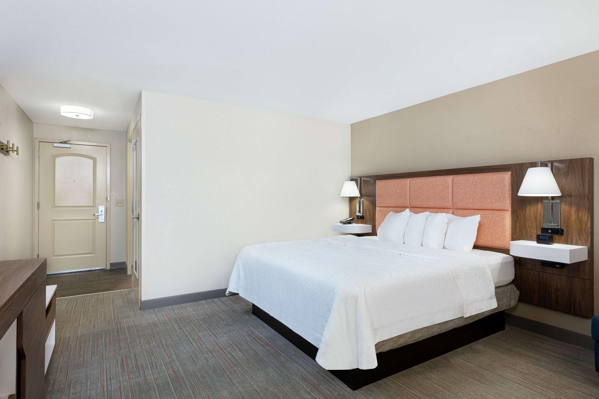 Newly Renovated Hampton Inn Omaha West Lakeside Kültér fotó