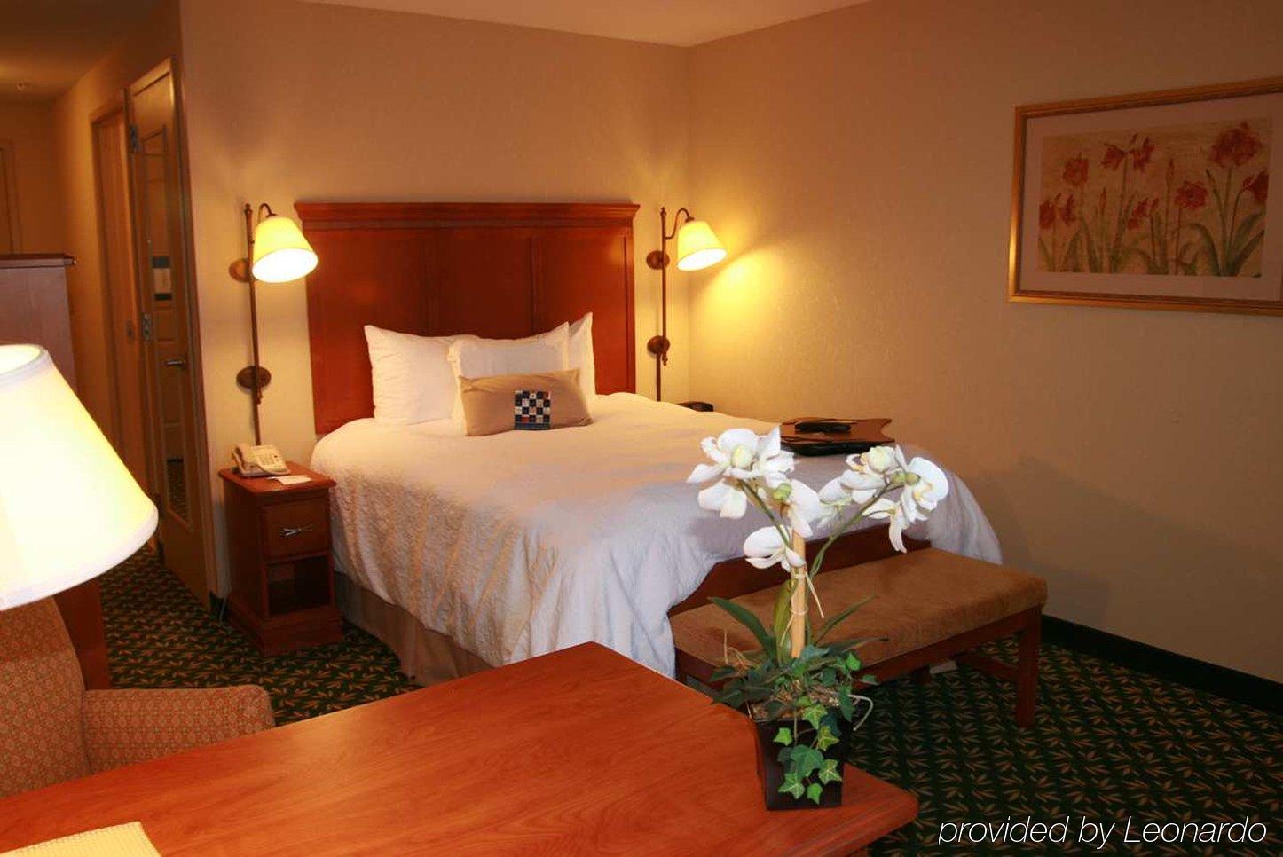 Newly Renovated Hampton Inn Omaha West Lakeside Szoba fotó