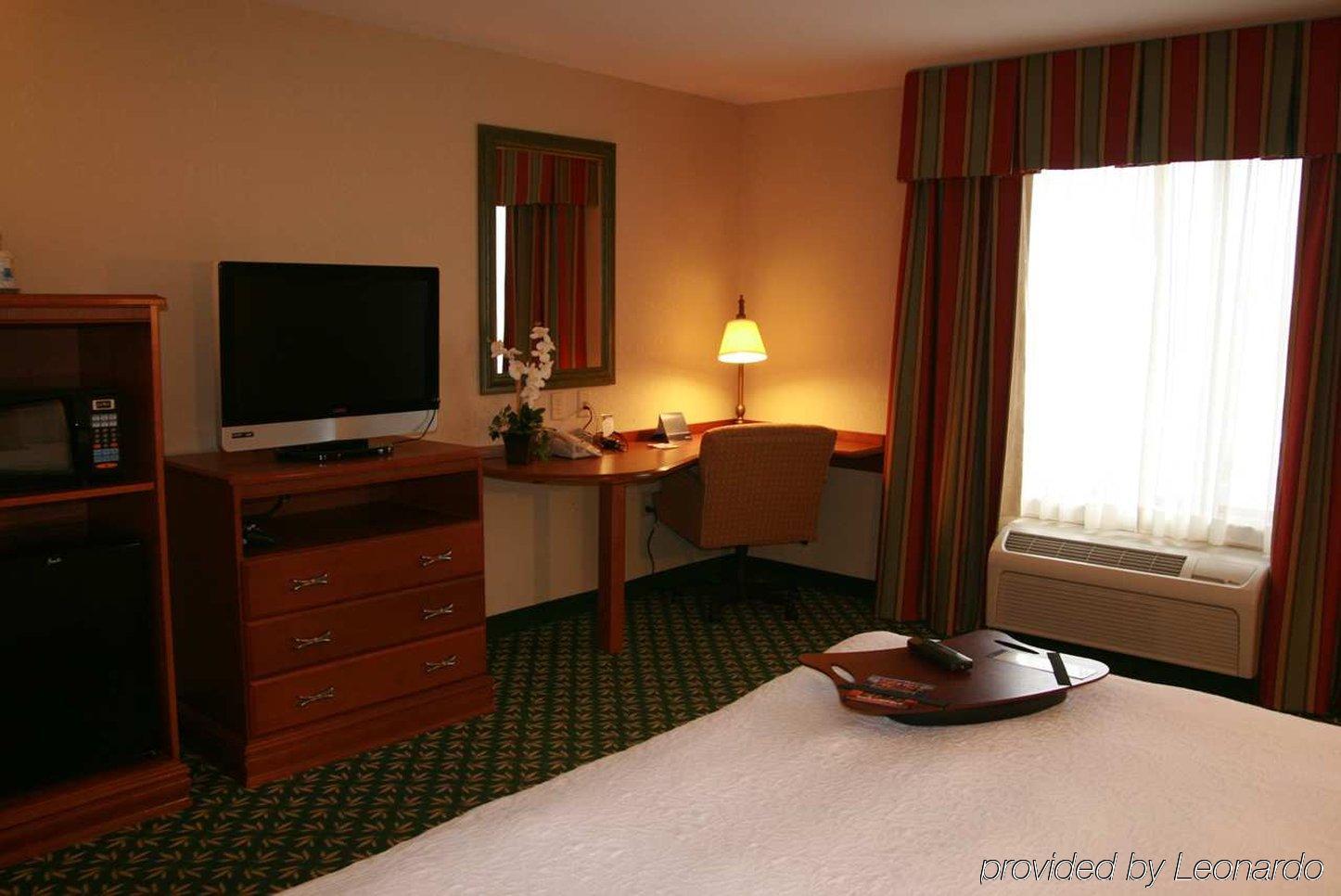 Newly Renovated Hampton Inn Omaha West Lakeside Szoba fotó