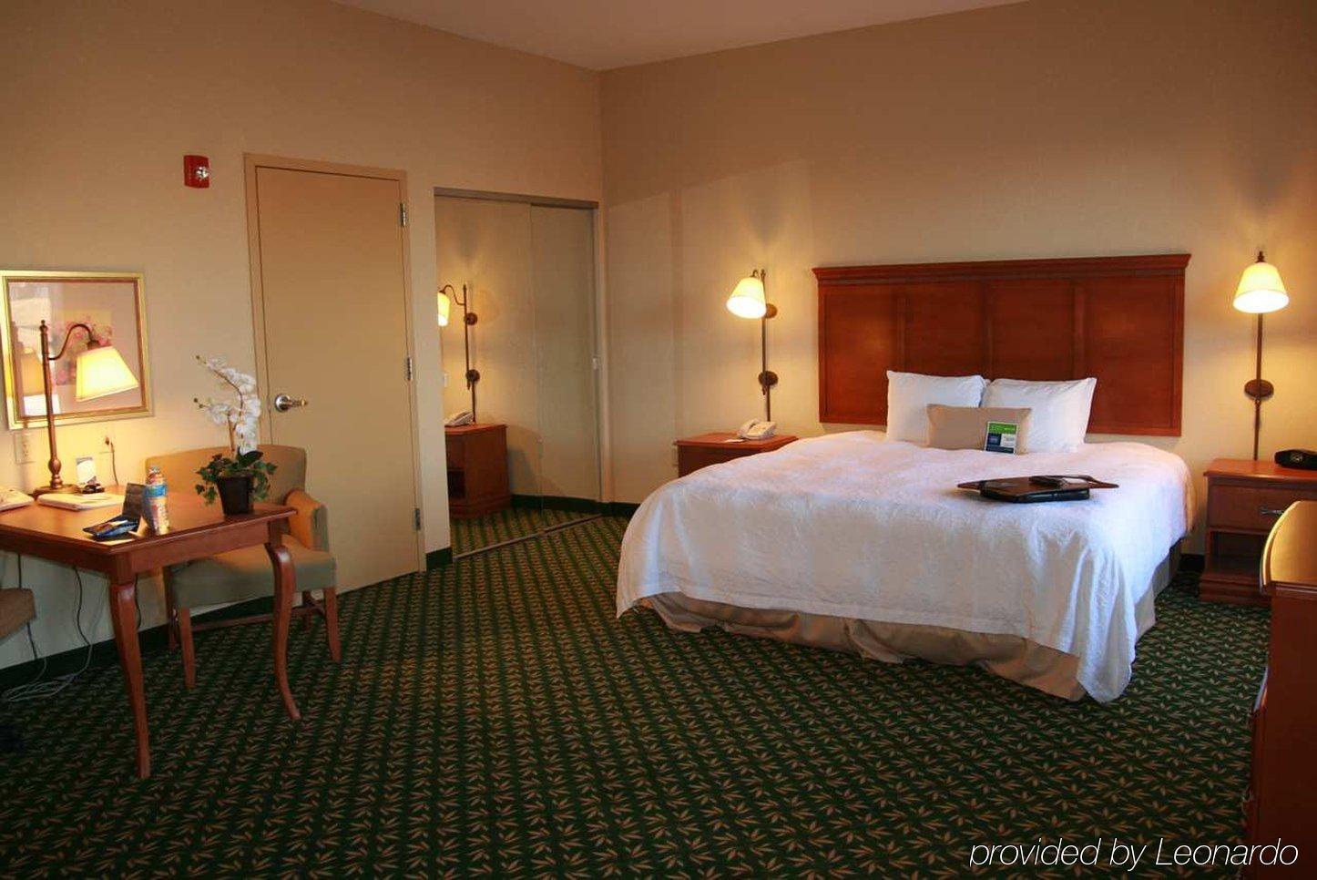 Newly Renovated Hampton Inn Omaha West Lakeside Szoba fotó
