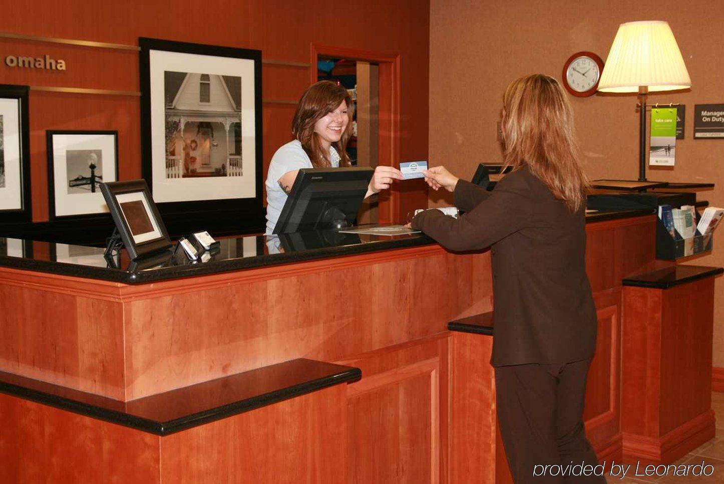 Newly Renovated Hampton Inn Omaha West Lakeside Beltér fotó