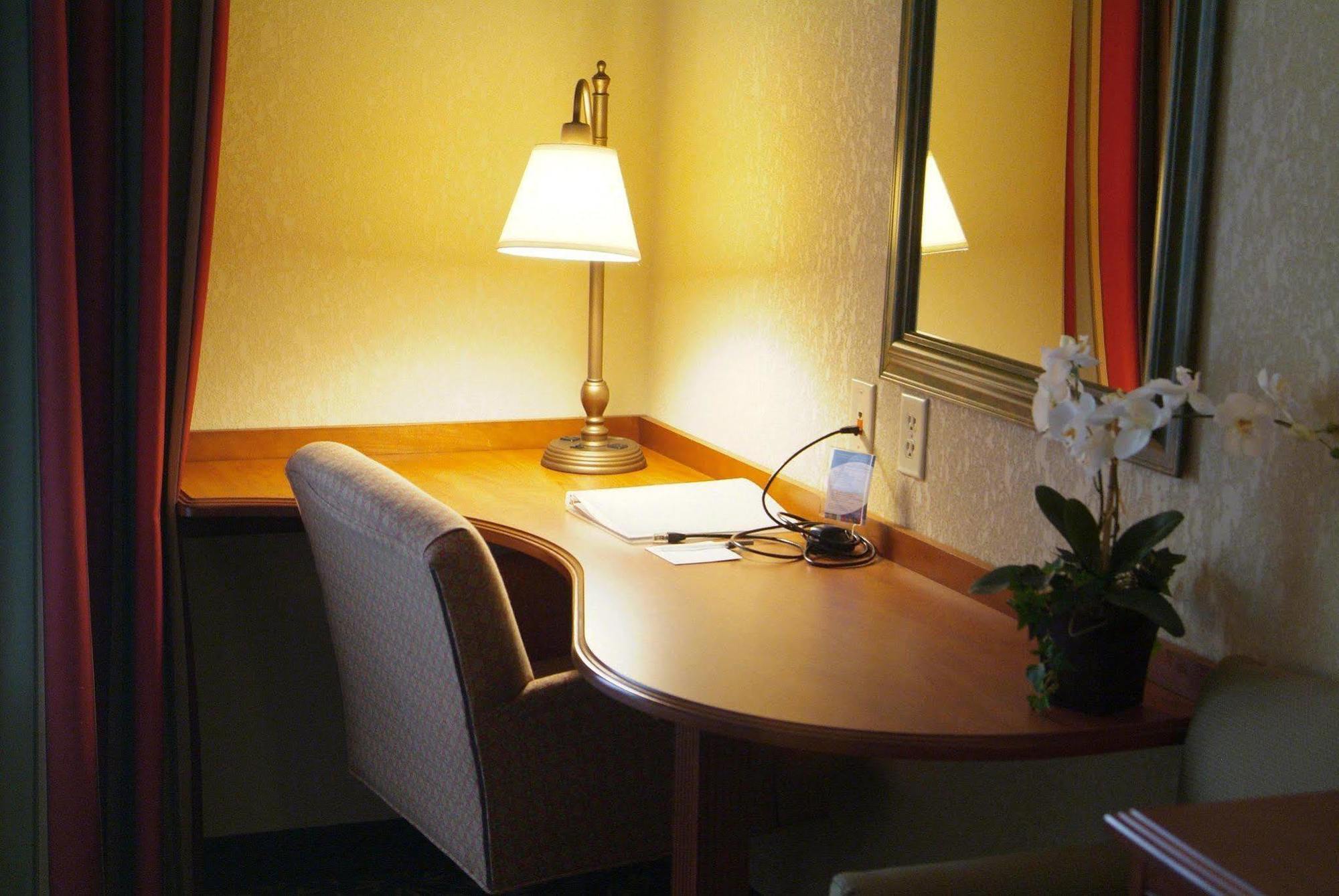 Newly Renovated Hampton Inn Omaha West Lakeside Szoba fotó